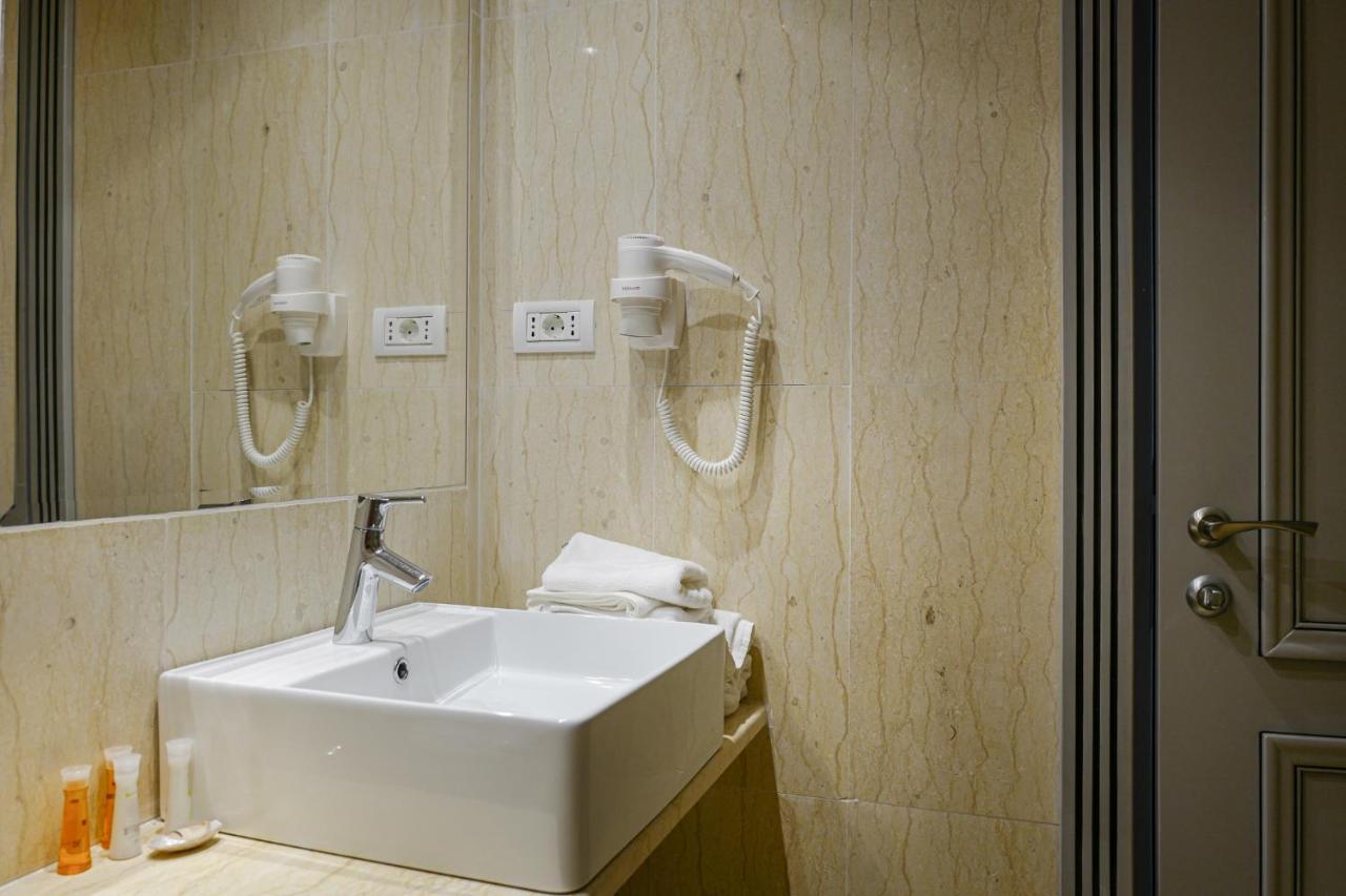 Hotel Eden Iasi Eksteriør billede
